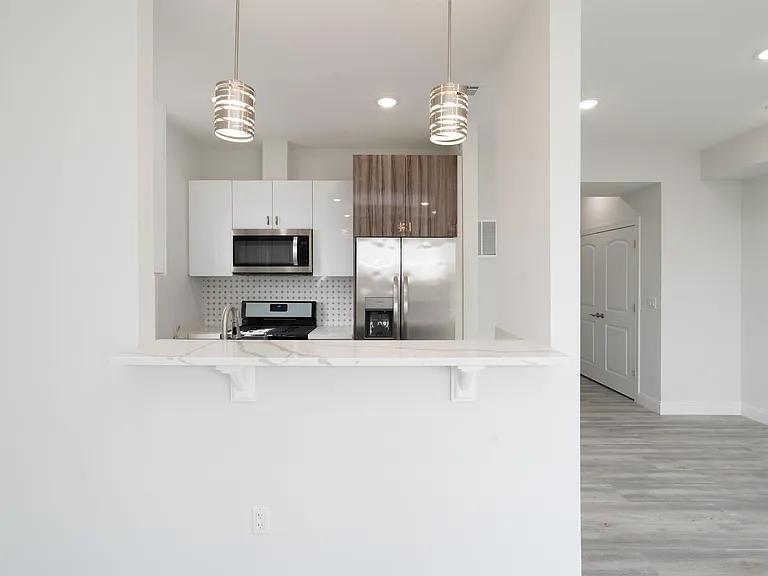 144 Bergen Ave #3D — Photo 3