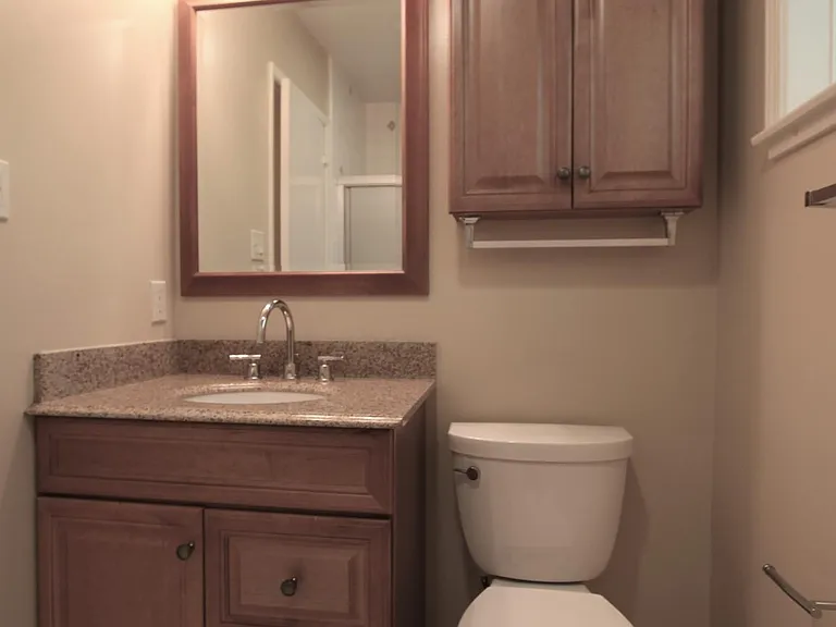 560 University Dr — Photo 12