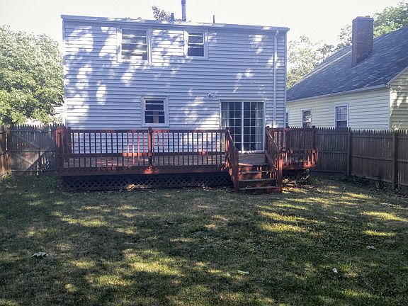 Beautiful Fully fenced yard