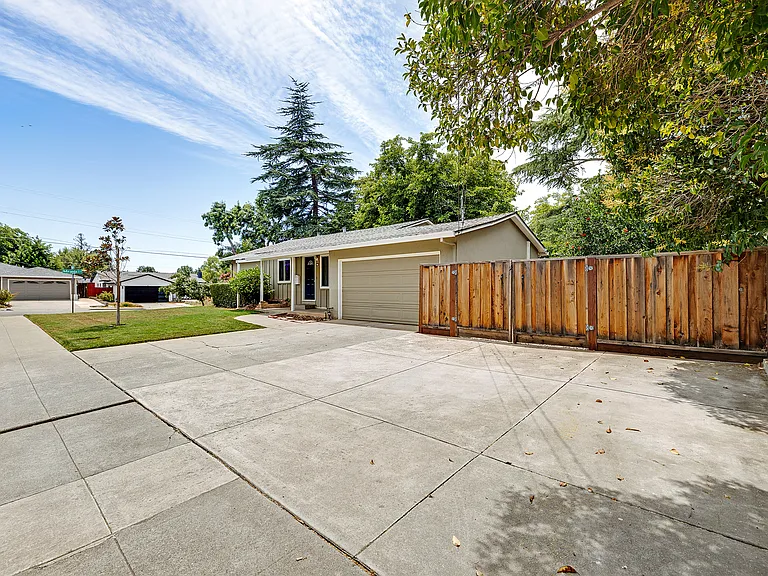 1159 Madrone Way — Photo 2