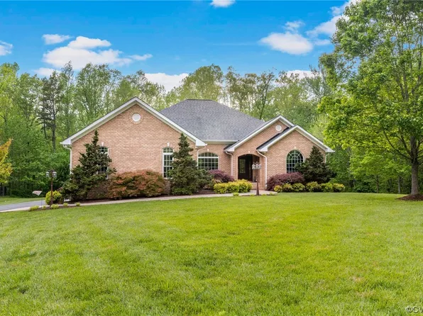 314 Briarwood Dr, Farmville, VA 23901