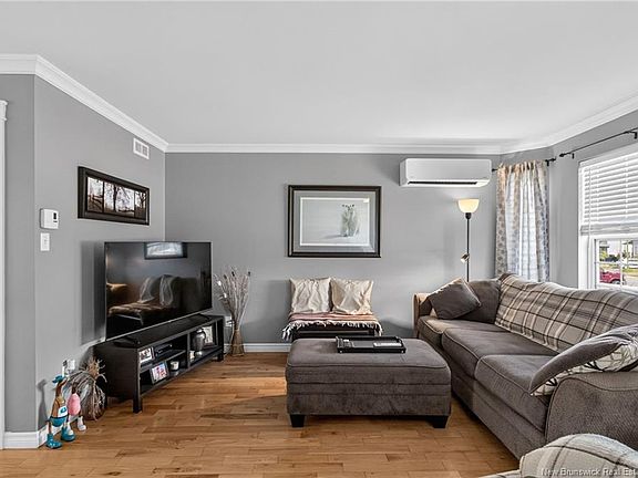 4th image of 75 Christopher Cres