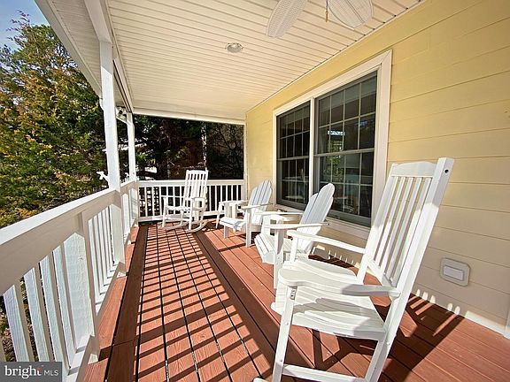 3rd image of 425 Tamarack Ct