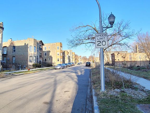 3rd image of 3137 W Polk St #2