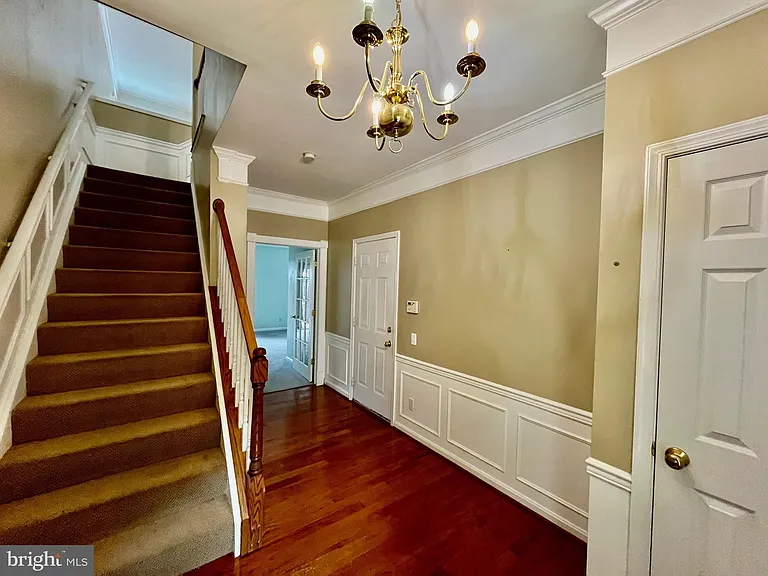 7504 Lamoyne Ct — Photo 4