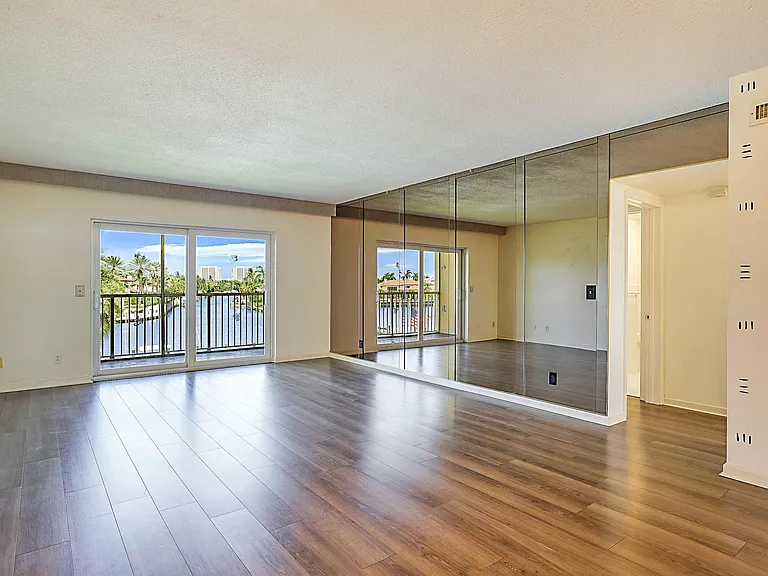 230 N Federal Hwy #305 — Photo 4