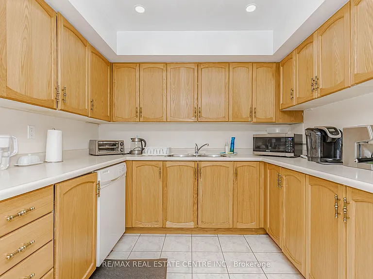 310 Mill St S #104 — Photo 8