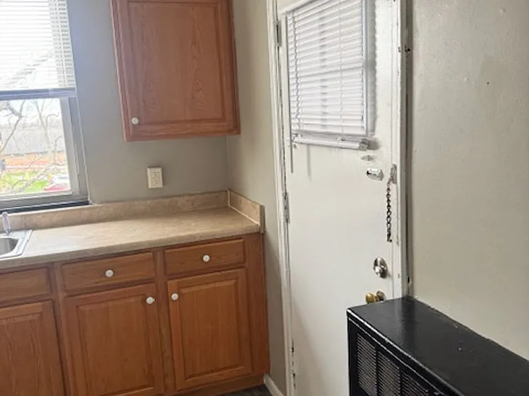 Knoxville Manor — Photo 4