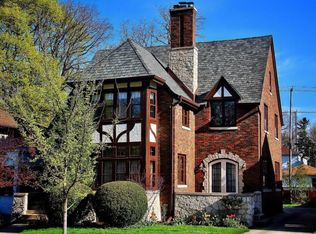 5018 W Wisconsin Ave, Milwaukee, WI 53208