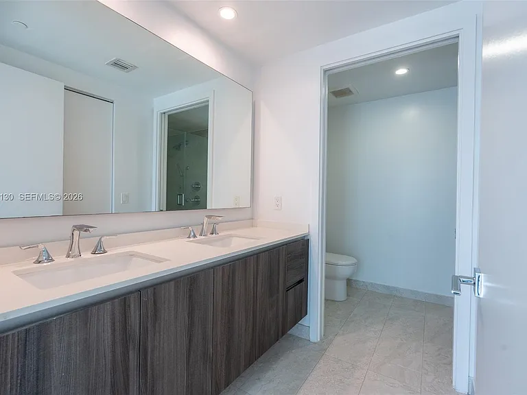 488 NE 18th St #3302 — Photo 12