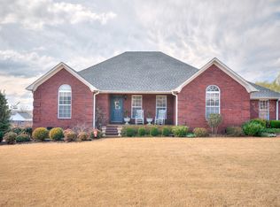 137 Westwind Dr, Medina, TN 38355