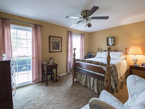 3rd image of 106 Dogwood Dr