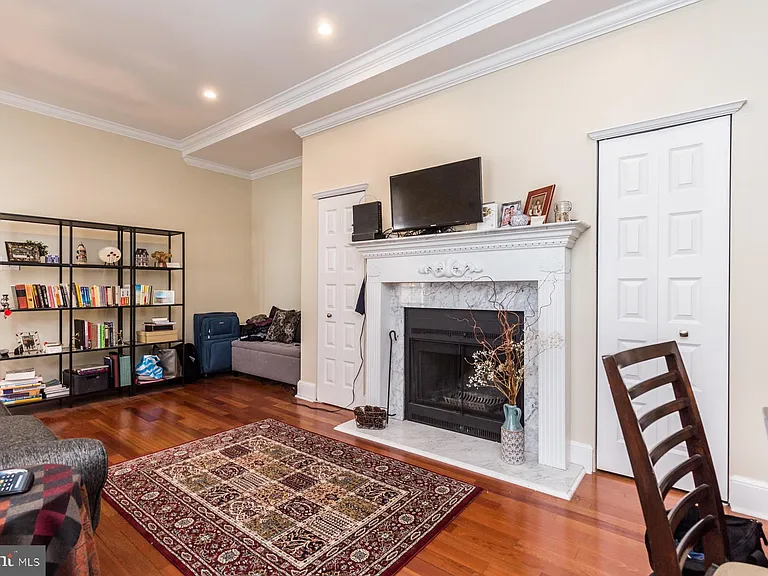 1712 Wallace St #202 — Photo 3