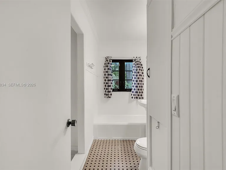5390 Sunset Dr — Photo 9