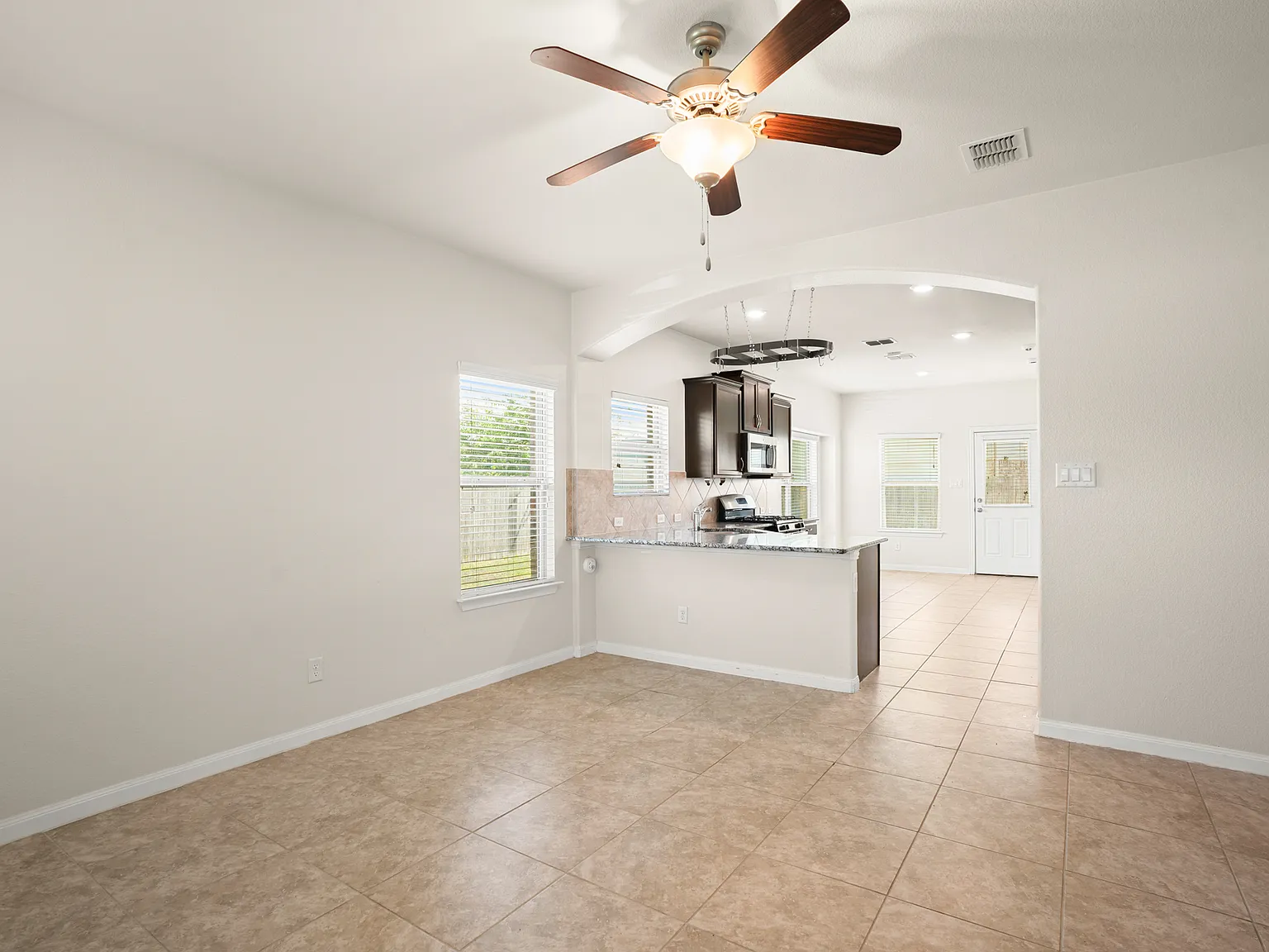 3 bed, 1353 sqft, $1,950 — Photo 3