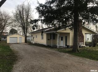 706 E Locust St, Chatham, IL 62629