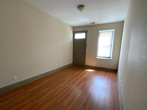 3rd image of 3004 S Jefferson Ave #A
