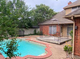 2733 Woodbridge Dr, Hurst, TX 76054