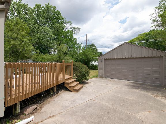 2nd image of 9620 Mayfield St