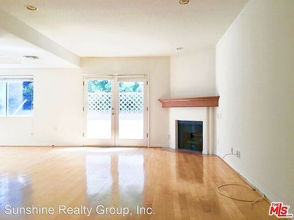 3rd image of 11648 Mayfield Ave APT 202