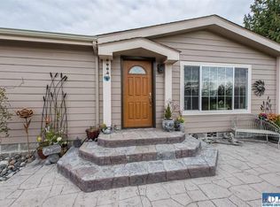 902 Pearce Rd, Port Angeles, WA 98362