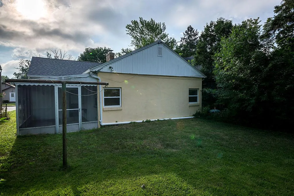 2 bed, 897 sqft, $1,700 — Photo 3