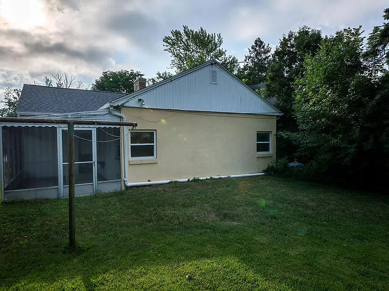 217 Milford St — Photo 3