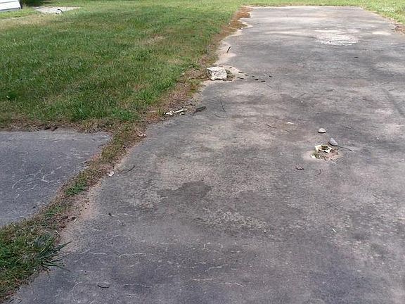 4th image of 4110 Bayview Dr