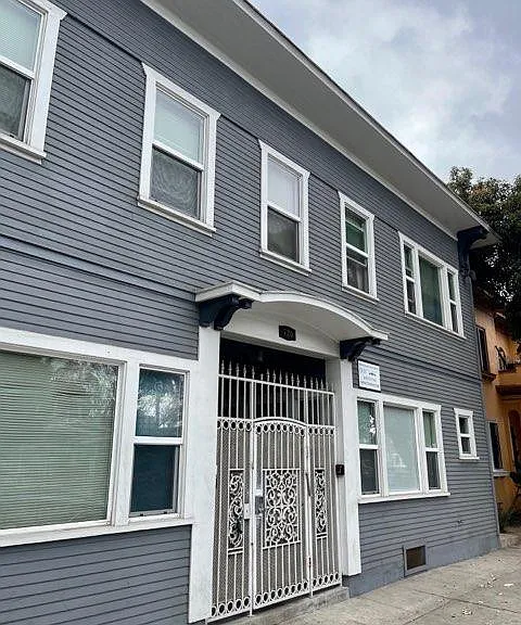720 E 8th St #6 — Photo 1