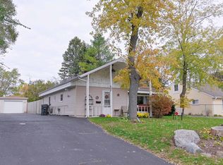 902 21st St, Zion, IL 60099