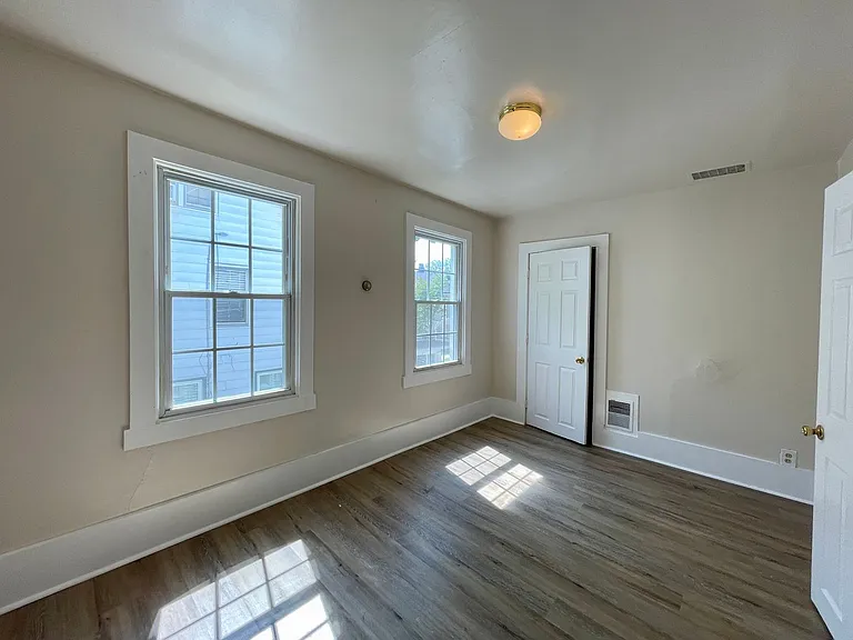 103 Marion St — Photo 5