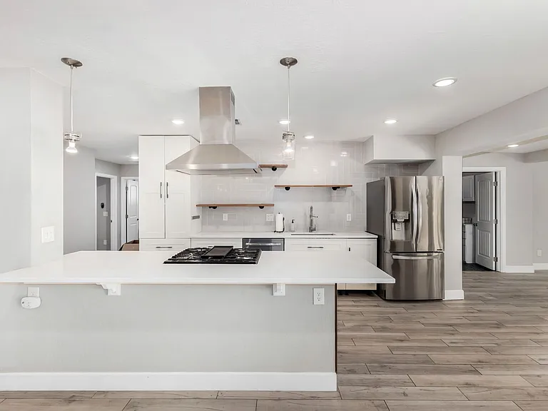 429 W Flower St — Photo 10