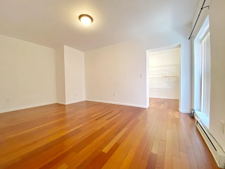 701 Chestnut St #4R — Photo 16
