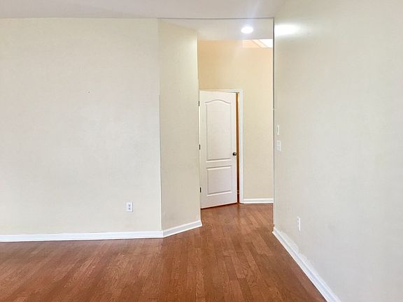 5th image of 237 Dellwood Dr