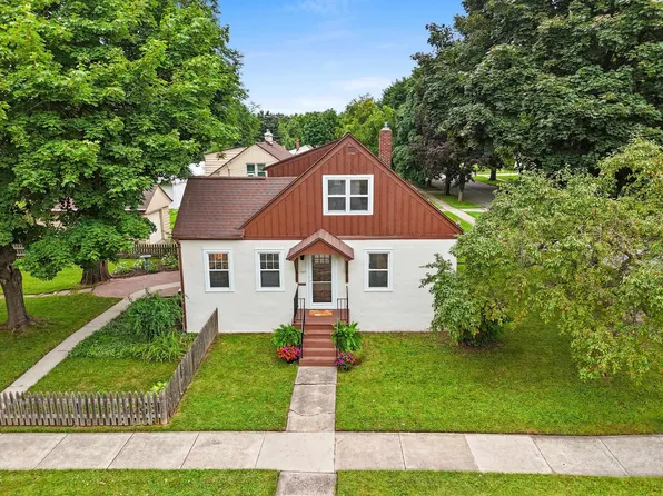 907 Fulton St, De Pere, WI 54115