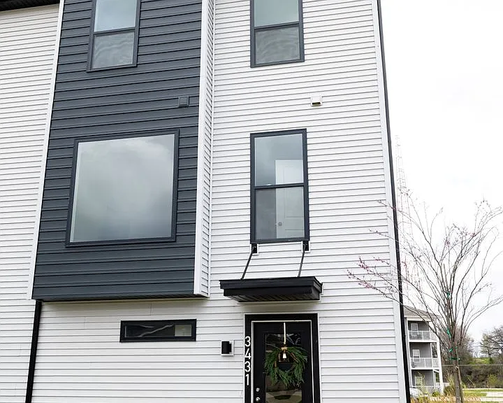 3431 Glenbrook Cir S — Photo 23