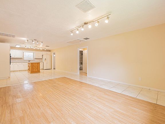 5th image of 4113 Edison St