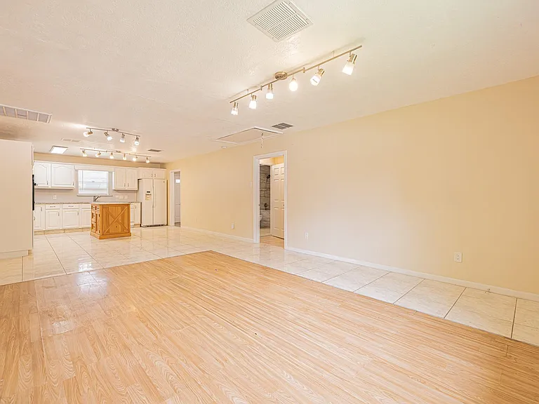 4113 Edison St — Photo 5