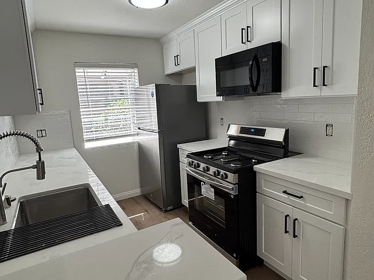 5810 W Olympic Blvd #105 — Photo 2