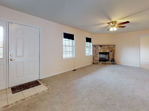 5th image of 656 W Oak Ln