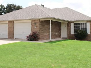 3191 Yorkshire Cir, Springdale, AR 72764