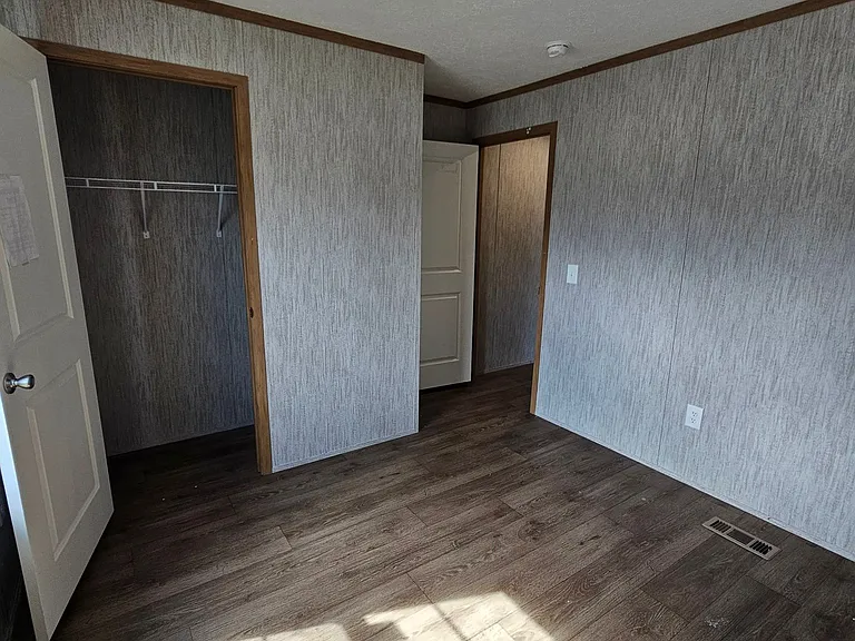 53 Parkview Dr #103 — Photo 3