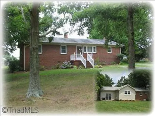 3524 Barbour Rd, Greensboro, NC 27406