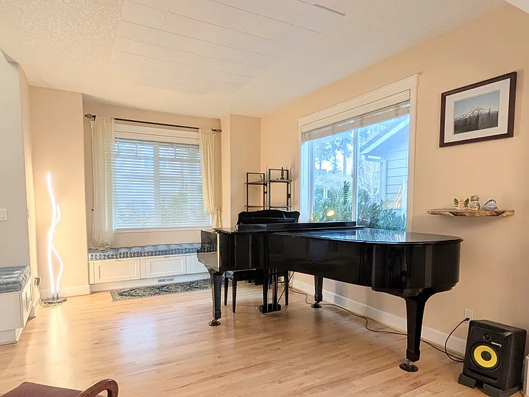 2507 Crestview Dr — Photo 26