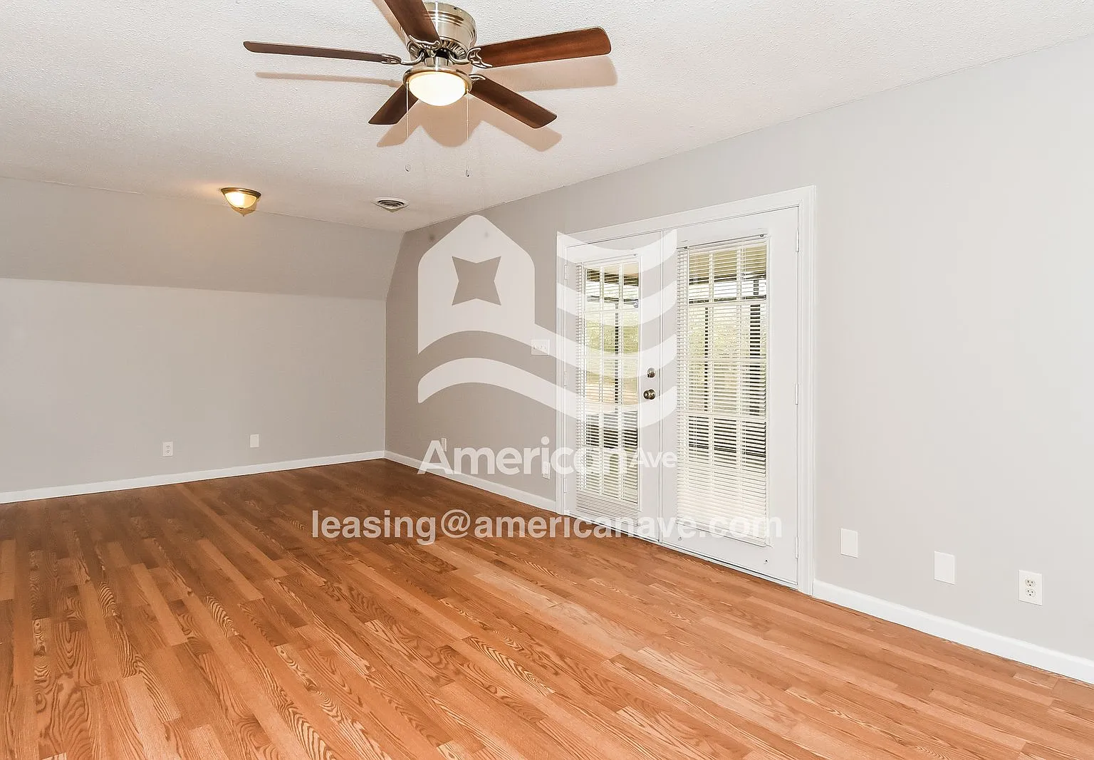 3 bed, 2.0 bath, 1276 sqft, $1,550 — Photo 2