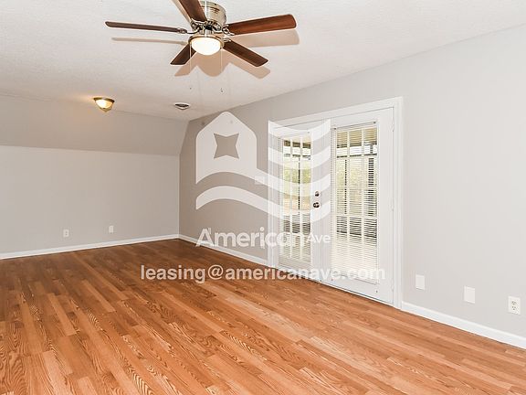 247327_002_wm_-_living_room_13360573.jpg
