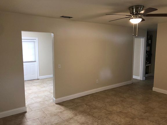 4th image of 814 Golden Rule Ct N