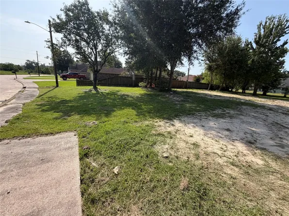 4401 Kitty Chapin Ave, Orange, TX 77632