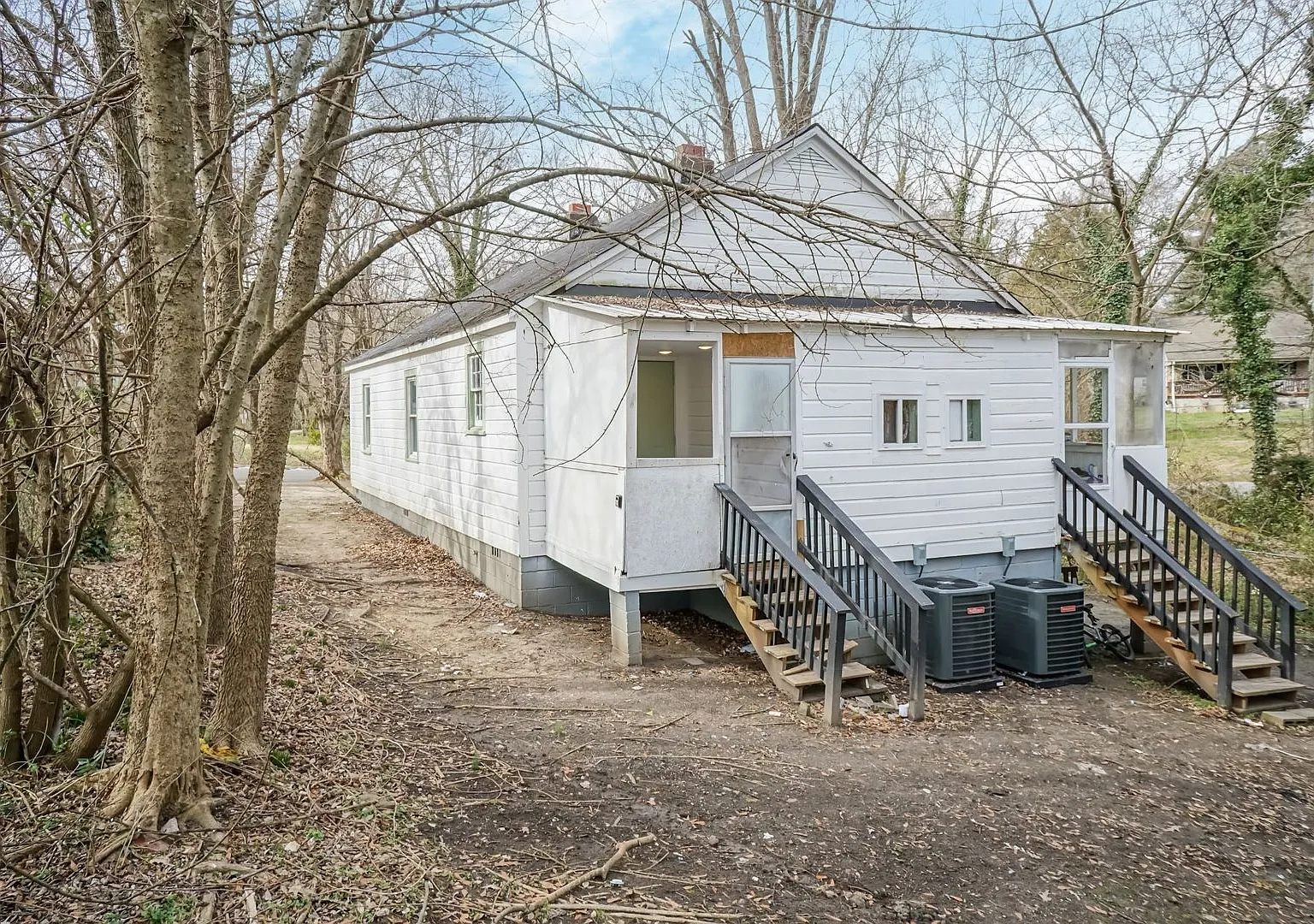 One Bedroom Home! — Photo 4