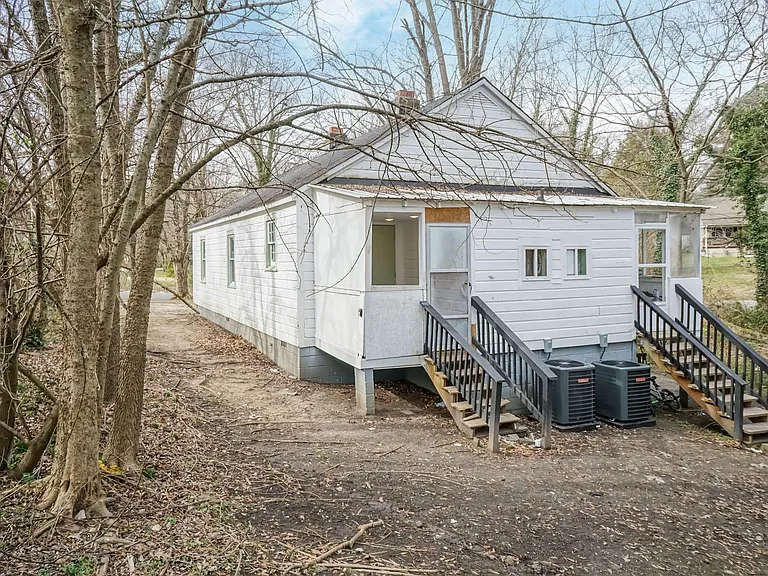 647 Arch St — Photo 4